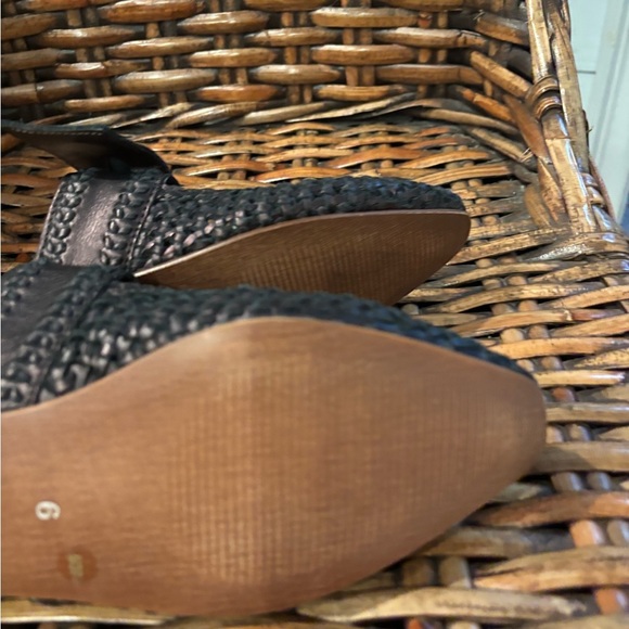 Lucky Brand Women's Grenaldie Mule in size 6. Never worn! - Picture 5 of 15